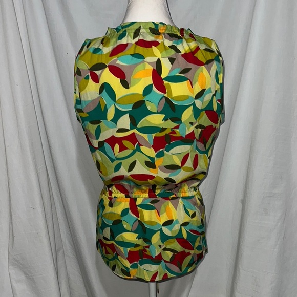 Vibrant Banana Republic Leaf Pattern ruffly sleeveless blouse size small - Picture 2 of 3